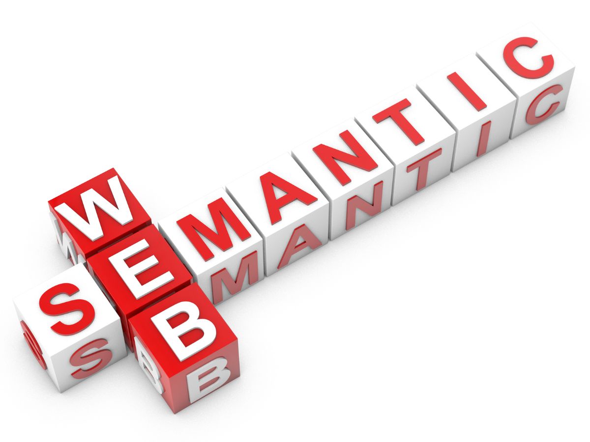 Scrabble-style blocks spelling "Web Semantic," representing semantic web and SEO concepts.